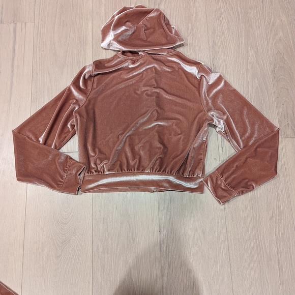 Velvet Tracksuit in Shimmering Brown - Picture 4 of 12